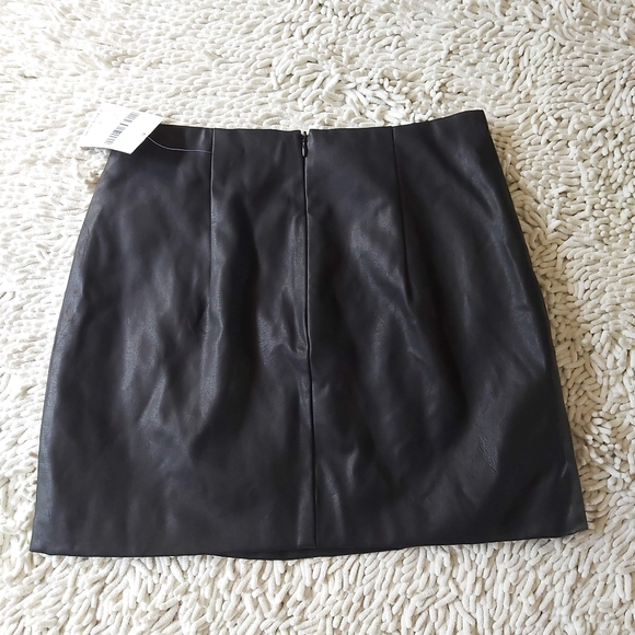 Forever 21 black vegan leather mini skirt- size small - Picture 6 of 7